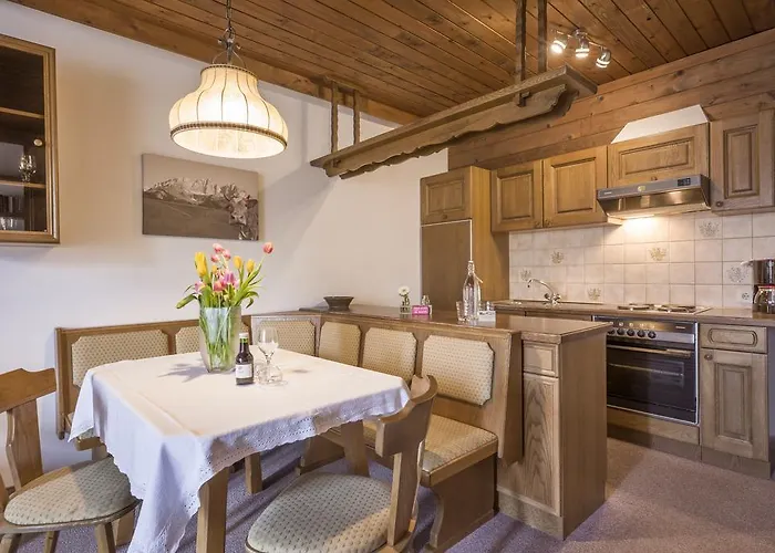 豪斯中央酒店 招待所 Kössen