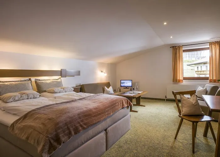 豪斯中央酒店 Kössen